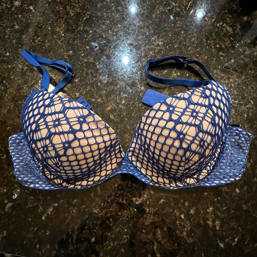 VICTORIA’S SECRET 34C Bra